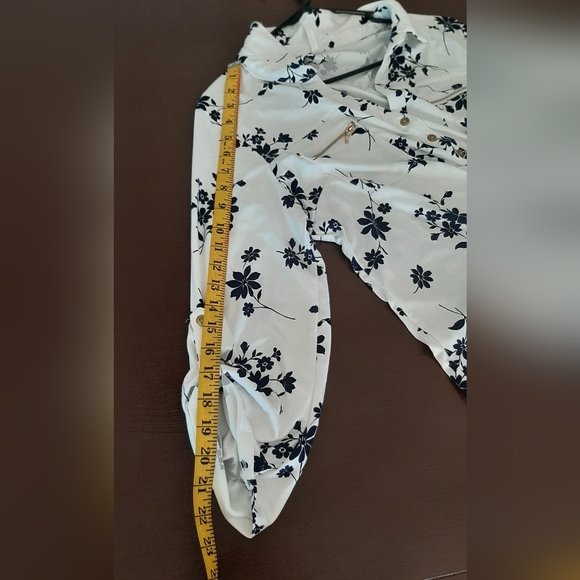 DNA Couture Black and White Floral Casual Blouse - Picture 8 of 9